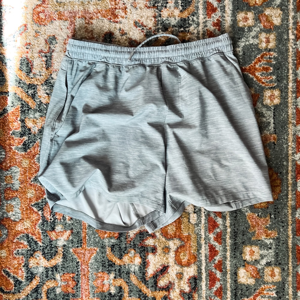 Lululemon Pacebreaker Linerless 5” Sea Salt GREAT Condition!